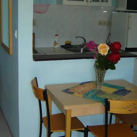 Apartment By The Sea Apartment *